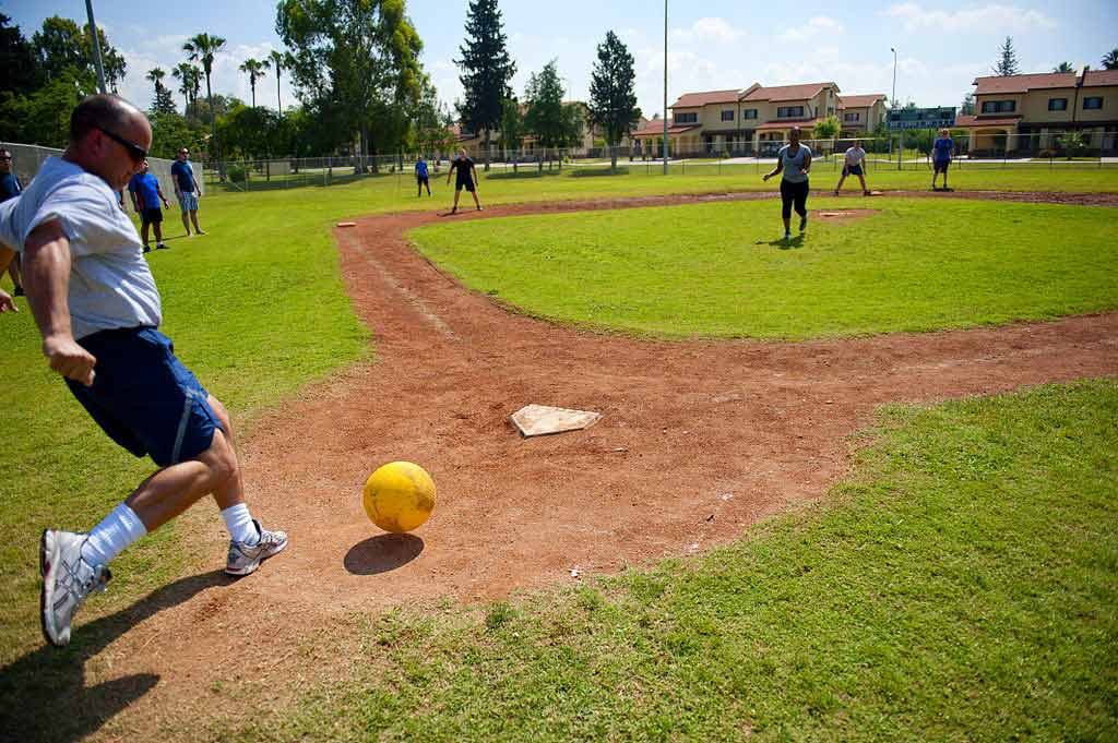 how to play kickball